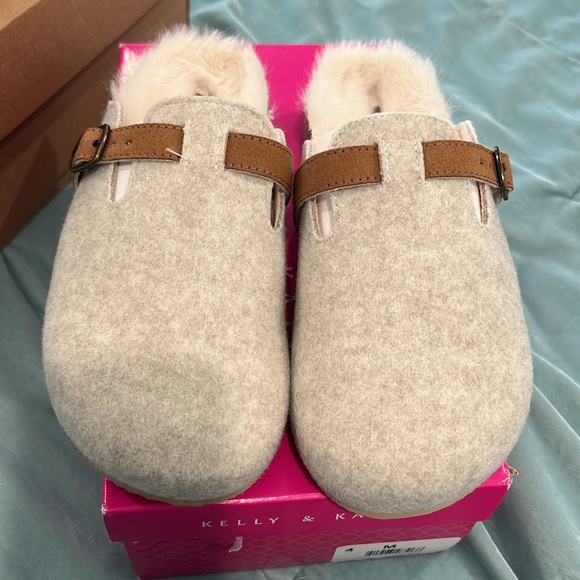 Kids size 4- K Ashton short weather Ugg boots! New! - Picture 8 of 11